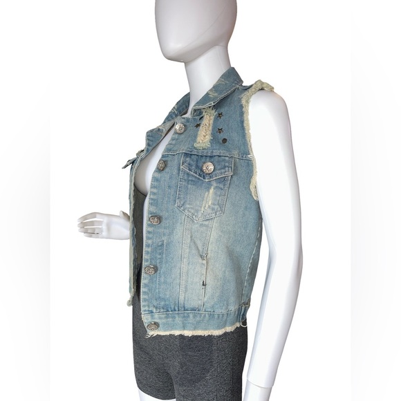 Hook Blue Denim Vest with Distressed Details and Cropped Length vintage - Picture 5 of 9